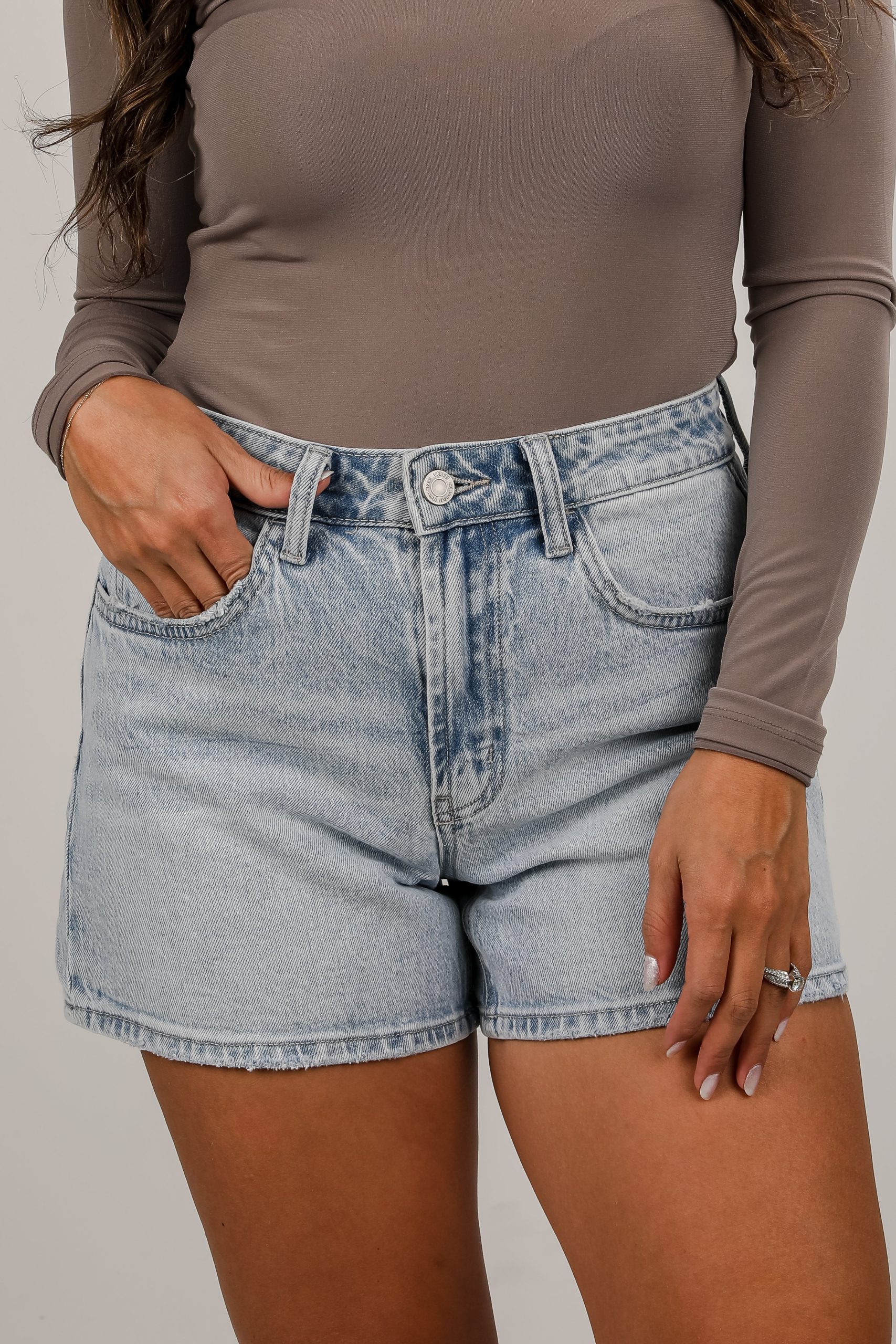 shopdressup_light_wash_denim_shorts-2_404ed514-d1d4-4078-b0f3-a358c63e15ca.jpg