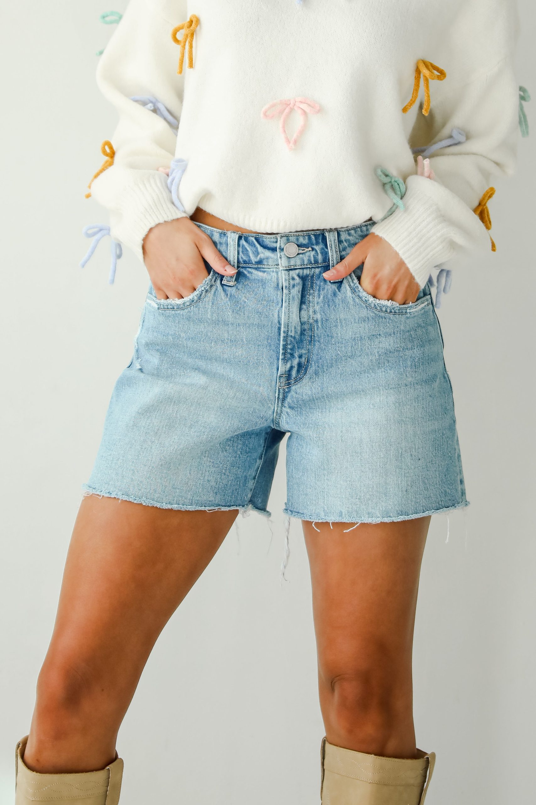 shopdressup_medium_wash_denim_shorts-2_52950120-3f36-4375-886a-af42b81f25e6.jpg